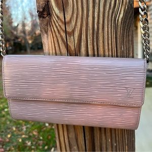 🔥🔥*RARE*🔥🔥 Lilac Purple LV Epi Wallet LIKE NEW
